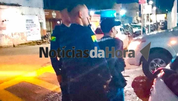 Falso repórter é preso em flagrante durante “cobertura policial” em Rio Branco por roubo e participação em organização criminosa