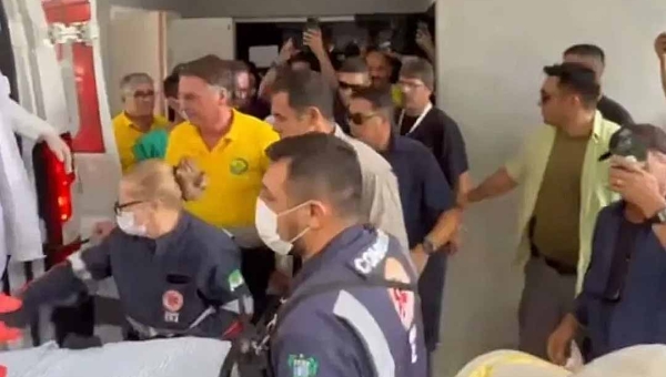 Bolsonaro passa mal e é internado no RN com dores na barriga