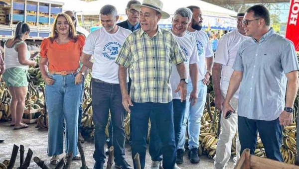 Bocalom participa da abertura da 14ª Feira do Peixe e Agricultura Familiar da Semana Santa em Rio Branco