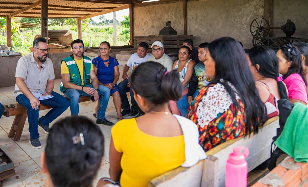Alan Rick visita comunidade prejudicada após prefeitura de Rio Branco devolver emenda de R$ 1 milhão para Casas de Farinha