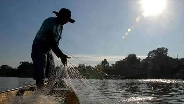 Com preço baixo, pescadores artesanais de Rio Branco realizam Feira do Peixe da Semana Santa