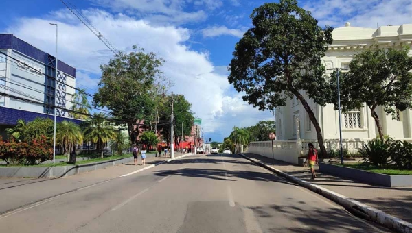 Acre lidera índice de menor arborização urbana no Brasil; apenas 40% dos acreanos residem em ruas com árvores