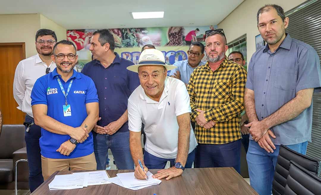 Prefeitura de Rio Branco firma contrato para construção de 348 moradias populares: “Nosso objetivo é tirar famílias das áreas de risco!”