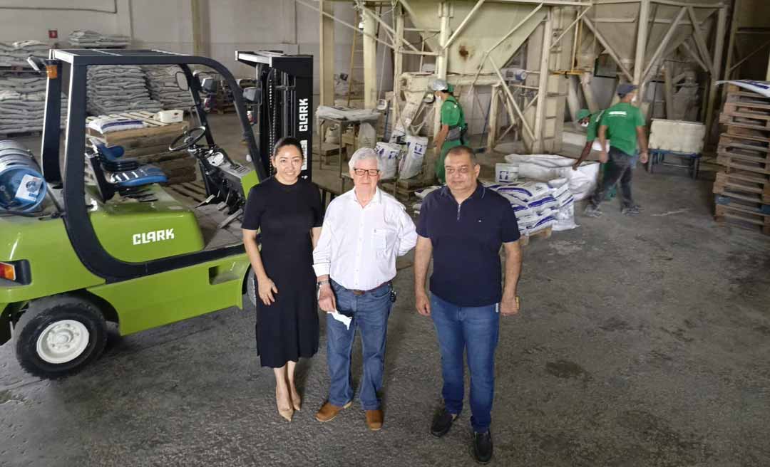 Governo do Estado acompanha chegada de primeiro lote de sal importado da Bolívia para o Acre