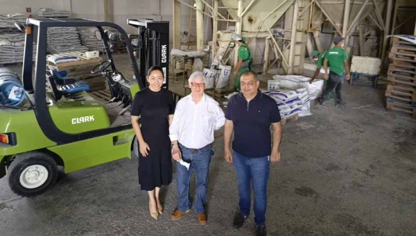 Governo do Estado acompanha chegada de primeiro lote de sal importado da Bolívia para o Acre