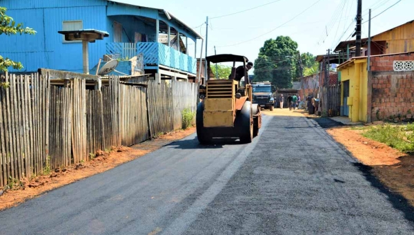 Diagnóstico feito pelo IBGE aponta que apenas 72% dos acreanos que vivem nas cidades têm acesso a calçadas