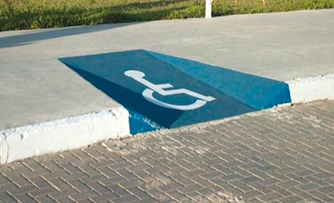 Levantamento mostra que rampa de acesso para cadeirantes praticamente não existe em Rio Branco