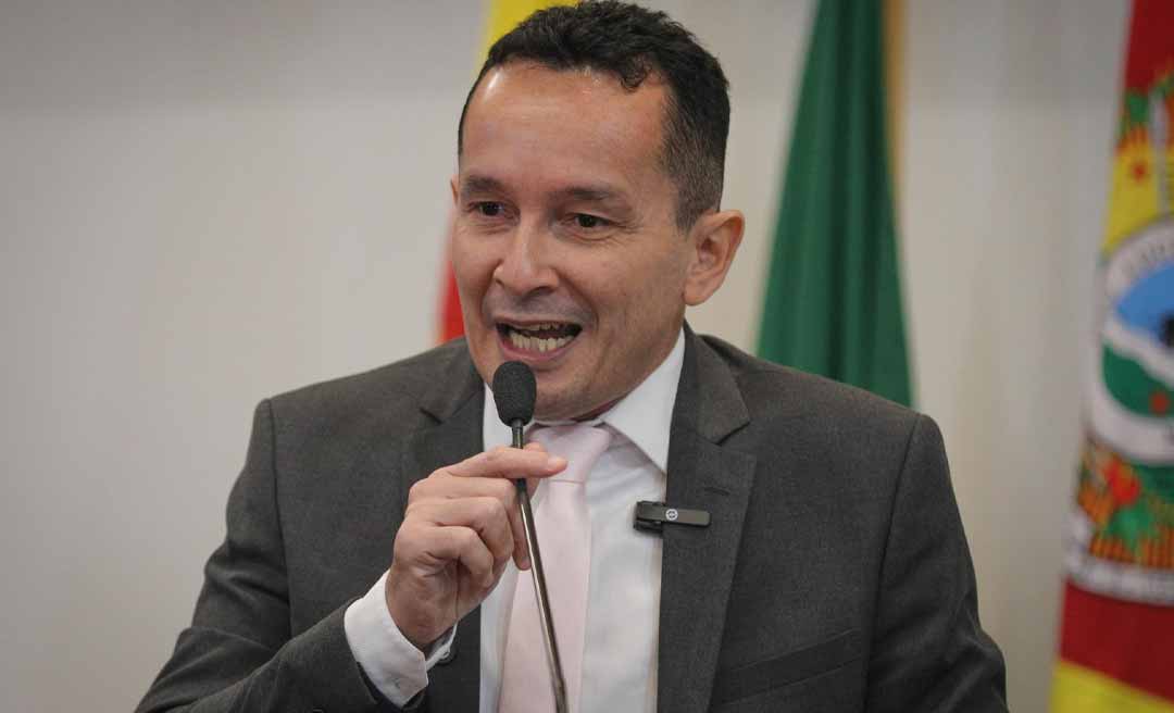 Adailton Cruz defende plano de transição para atender temporários da Saúde