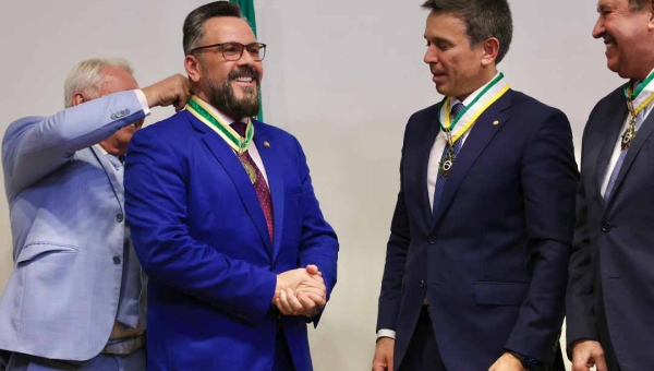Senador Alan Rick é homenageado com a Comenda Rei Pelé por incentivo ao esporte no Acre
