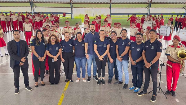 Desafio do Jarude chega à escola na Cidade do Povo e alunos disputam prêmio de R$ 20 mil