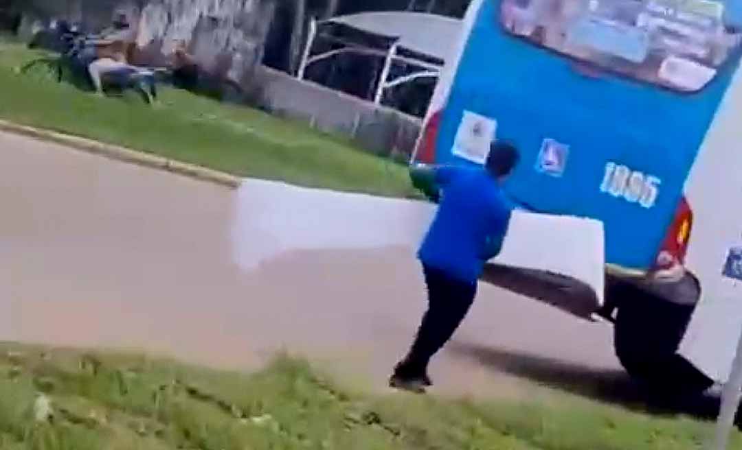 Ônibus perde para-choque em via movimentada de Rio Branco e vídeo viraliza nas redes sociais