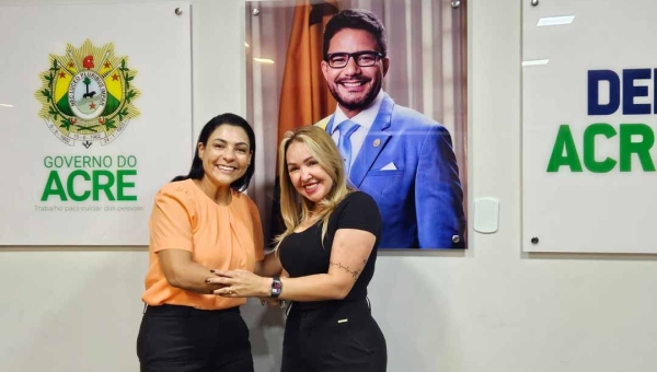 Rosana Gomes é recebida por Sula Ximenes na sede do Deracre e falam sobre parceria para o Quinari