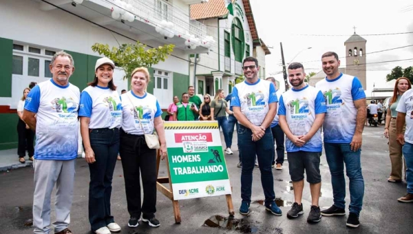Governador vistoria obras do Deracre em Tarauacá durante Operação Verão