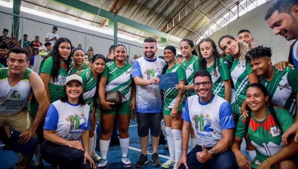 Durante comemorações do aniversário de Tarauacá, governador Gladson Camelí visita Ginásio Ruynet Lima de Matos