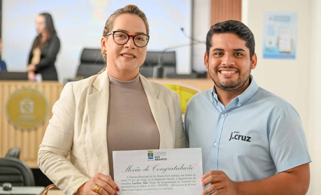 Aprovado PL que acrescenta o termo 'farmacêutica' a Urap Cláudia Vitorino 