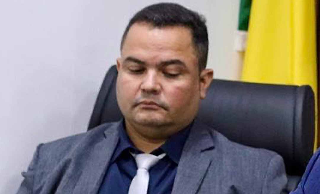 Mesmo pedindo fim de viagens e diárias, vice-presidente da Câmara de Rio Branco, Leôncio Castro, autoriza assessor a fazer curso em Fortaleza