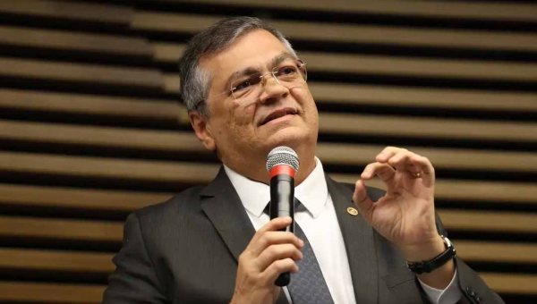 Ministro Flávio Dino dá 48 horas para líder do PL explicar acordo sobre emendas