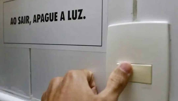 ANEEL ativa bandeira amarela em maio e contas de luz terão cobrança extra; mudança ocorre após cinco meses de vigência da bandeira verde