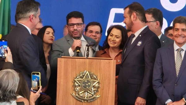 Com a presença de Gladson e Mailza, União e PP fecham superfederação de olho em 2026 e fundo de R$ 1 bilhão