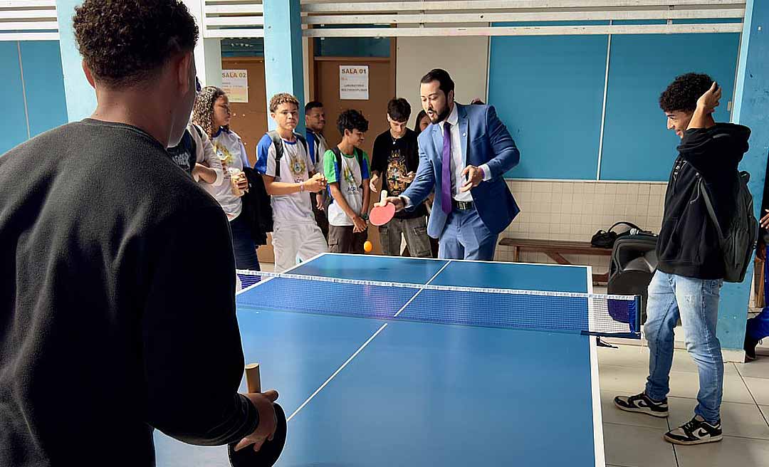 Deputado Emerson Jarude entrega jogos didáticos ao CEJA e desafia alunos para garantir próxima emenda”