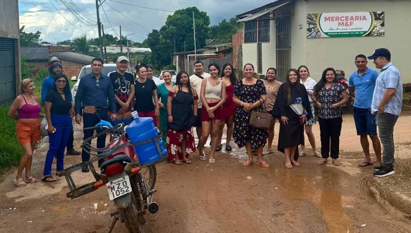 Moradores do Apolônio Sales protestam por melhorias na rua São Raimundo e vias adjacentes; Samir Bestene cobra ação do poder público