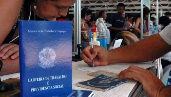 Serviços e Comércio foram os que mais geraram novas vagas nos três primeiros meses de 2025; Construção Civil e Indústria fecham em queda