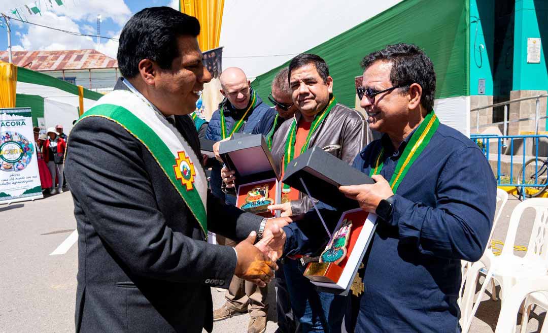 Gonzaga é homenageado em cidade peruana por apoiar intercâmbio comercial entre Acre e Peru