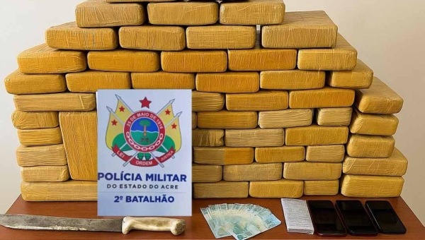 Após denúncia anônima, PM apreende mais de 77kg de droga e prende quadrilha na Vila Acre