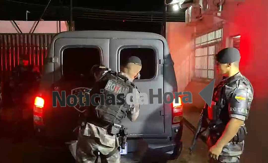 ROTAM fecha ponto de tráfico de drogas no bairro Estação Experimental e apreende adolescentes