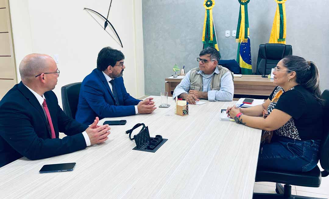 Corregedor do Ministério Público realiza visita institucional à Prefeitura de Assis Brasil