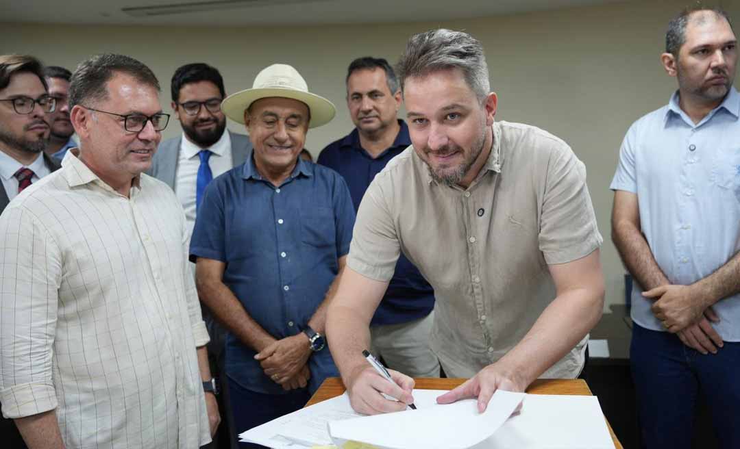 Felipe Tchê ressalta sanção das leis que criam o ‘Aluno Nota 10 e Professor Destaque’ e a Ceasa Digital