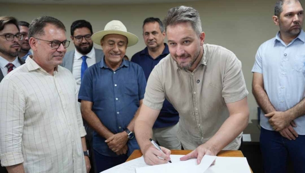 Felipe Tchê ressalta sanção das leis que criam o ‘Aluno Nota 10 e Professor Destaque’ e a Ceasa Digital