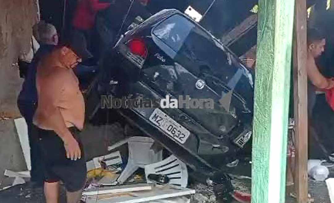 Motorista em alta velocidade invade restaurante e deixa quatro pessoas feridas em Rio Branco; condutor apresentava sinais de embriaguez