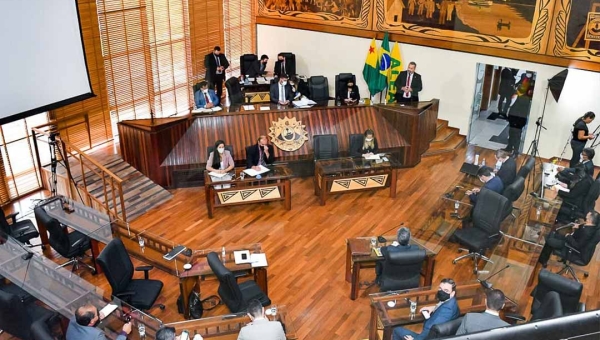 Sem sessão, poucos deputados vão à Aleac discutir sobre as BRs 364 e 317 durante audiência com o Dnit