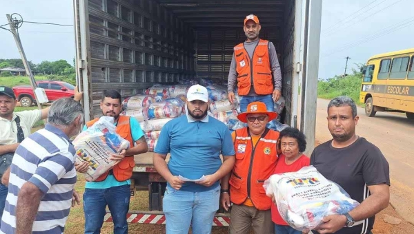 Defesa Civil Municipal entrega de cestas básicas na comunidade Vila Verde, zona rural da Capital