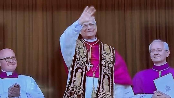 Cardeal Robert Prevost é eleito novo papa da Igreja Católica