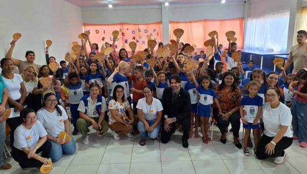 Polícia Civil leva palestra educativa à escola na vila do V como parte da Operação Caminhos Seguros
