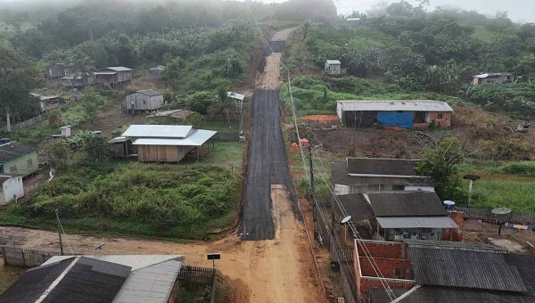 Governo intensifica Operação Verão e realiza serviços em ruas e ramais de Assis Brasil