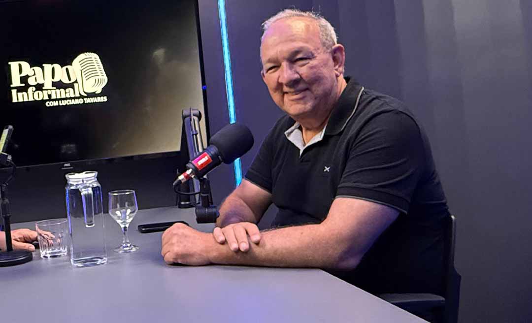 Secretário Calixto minimiza influência que tem no governo: “Sou o 989” na linha de comando”