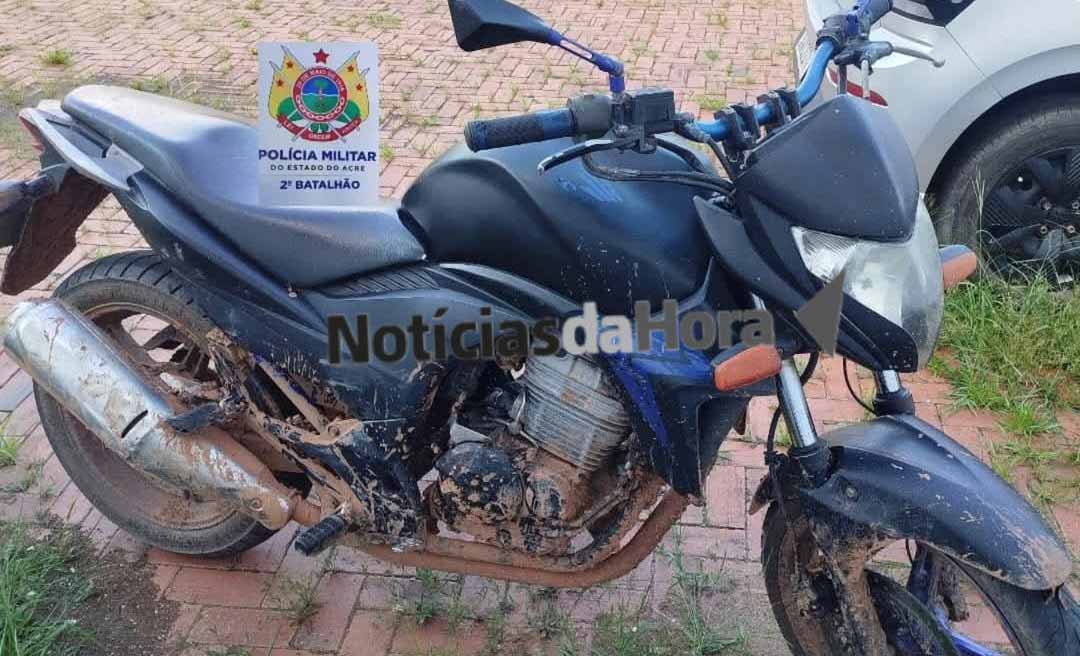 PM recupera motocicleta roubada usada em ataque a bar na Gameleira; investigações continuam para localizar os suspeitos