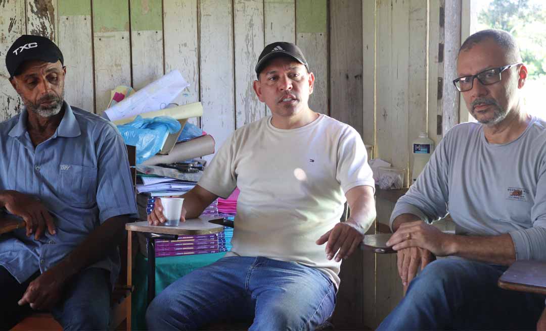 Prefeito Jerry Correia participa de reunião no Ramal do KM 13 com cooperativa em formação