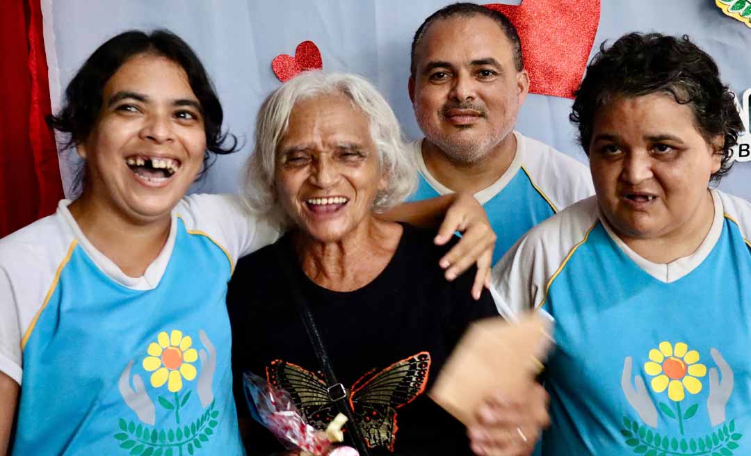 A força de dona “Raimundinha” - Mãe, cuidadora e exemplo de amor incondicional; aos 70 anos, idosa cuida de três filhos especiais