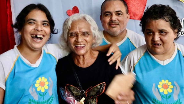 A força de dona “Raimundinha” - Mãe, cuidadora e exemplo de amor incondicional; aos 70 anos, idosa cuida de três filhos especiais