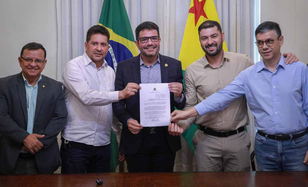 Gladson e Nicolau assinam lei estadual que cria Dia S de valorização do Sesc e Senac