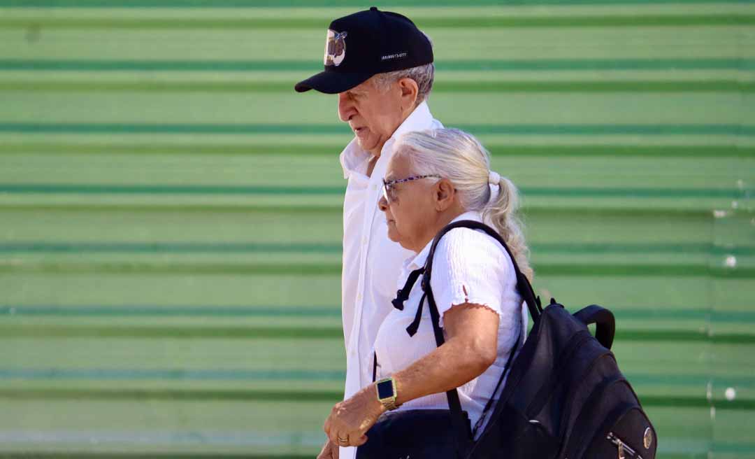 INSS notifica aposentados e pensionistas sobre descontos indevidos; ressarcimento pode ser solicitado pelo aplicativo