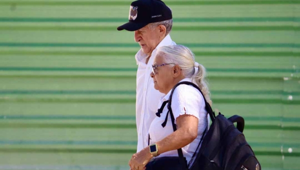 INSS notifica aposentados e pensionistas sobre descontos indevidos; ressarcimento pode ser solicitado pelo aplicativo