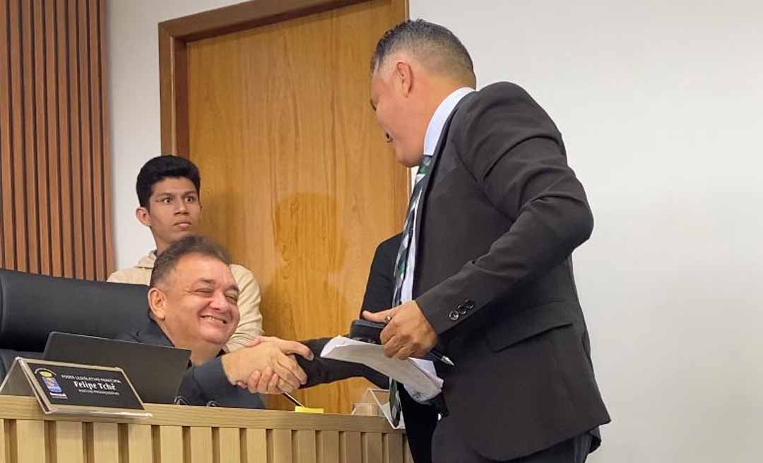 "Tamo junto", diz superintendente do RBTrans ao ser confrontado por Eber Machado sobre ônibus quebrados e em chamas; vereador faz “dancinha”