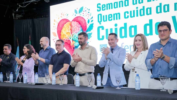 Nicolau Júnior prestigia abertura da Semana da Enfermagem e reafirma compromisso com a categoria