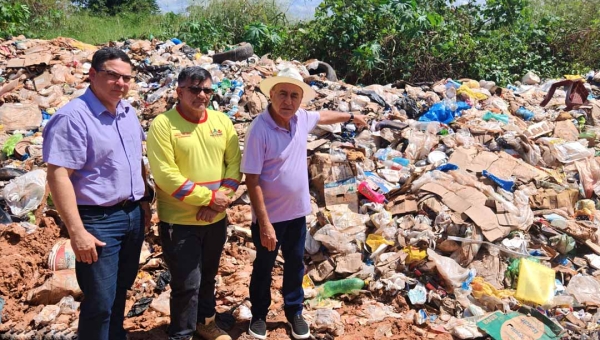 Bocalom visita Assis Brasil em seu aniversário de 49 anos e reforça compromisso com solução para resíduos sólidos