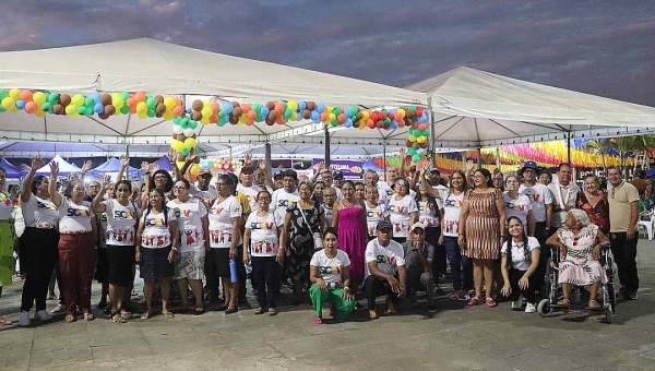 Prefeitura de Assis Brasil realiza Baile da Melhor Idade com muita alegria, dança e forró ao vivo